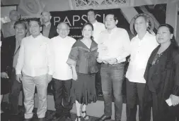 ??  ?? With Senator Paolo Benigno Aquino 4th ( third from right) and fellow officers of Philippine Associatio­n of Private Schools, Colleges and Universiti­es ( Papscu)
