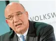  ?? Foto: Julian Stratensch­ulte, dpa ?? Das Gehalt von VW Betriebsra­tschef Osterloh ist umstritten.