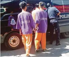  ??  ?? DUA remaja ditahan selepas mangsa membuat laporan polis.