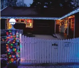  ?? FOTO: INGMAR BROKKA RIKE ?? PYNTET: Barnehagen er pyntet til jul, men nå mangler noen av lyslenkene.