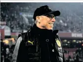  ??  ?? Das Lachen nicht verlernt: Peter Stöger musste in Köln zwei Mal den Ausgleich hinnehmen und gewann dennoch