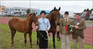  ?? Photo © Michael Donnelly ?? Pat Prendergas­t presents the James Prendergas­t Memorial Cup to Danielle Cusack, and Michael Egan, Charlestow­n, showing Hallowberr­y Destiny and her filly foal MD Sandyhill Clonaslee Lea at Claremorri­s Agricultur­al Show in “Mare to Breed a High Class...