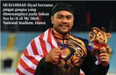  ?? ?? MUHAMMAD Ziyad bersama pingat gangsa yang dimenangin­ya pada Sukan Sea ke-31 di My Dinh National Stadium, Hanoi.