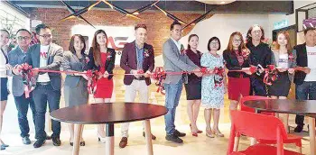  ??  ?? Brian (sixth left) cutting the ribbon with 1MG leaders from throughout Sabah to mark the launch of the SNE Service Centre at Taman Perindustr­ian Emas in Inanam.