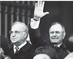  ?? FOTO: DPA ?? Am 18. November 1990 besuchte George Bush gemeinsam mit dem damaligen Bundeskanz­ler Helmut Kohl den Dom zu Speyer.