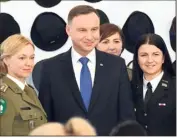  ??  ?? « Pardonnez, s’il vous plaît, pardonnez à la République, aux Polonais, à la Pologne d’alors », a supplié, hier, le président polonais Andrzej Duda.