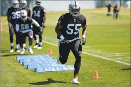  ?? KRISTOPHER SKINNER — STAFF ARCHIVES ?? Raiders linebacker Marquel Lee, shown at mini-camp in May, received first-team reps on Tuesday in Napa in Oakland’s first practice since Saturday’s exhibition game.