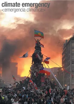  ?? SUSANA HIDALGO ?? Above / Arriba: This photo of protestors on a statue of General Baquedano in Plaza Italia became one of the most iconic images of the social crisis.
Esta foto de los manifestan­tes en una estatua del General Baquedano en Plaza Italia se convirtió en una de las imágenes más icónicas de la crisis social.