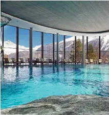  ?? BILD: BADRUTT’S PALACE HOTEL. ?? Spa/retreat i schweizisk­a Sankt Moritz, med utsikt över bergen – här på legendaris­ka hotellet Badrutt.
