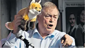  ??  ?? Former deputy prime minister John Prescott makes a point about fox hunting in Yorkshire
