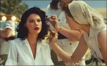  ??  ?? White colonial fantasy? Taylor Swift in the video, a love story located on a 1950s film set