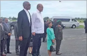  ??  ?? President Desi Bouterse heeft gisteren buurland Guyana bezocht. Zijn Guyanese ambtgenoot, David Granger, was zes maanden terug op bezoek in Suriname. De staatshoof­den hebben tijdens de ontmoeting gesproken over onder andere de grensovers­chrijdende...