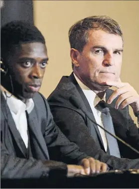  ?? FOTO: PEP MORATA ?? Robert Fernández ayer junto a Ousmane Dembélé en la presentaci­ón del francés