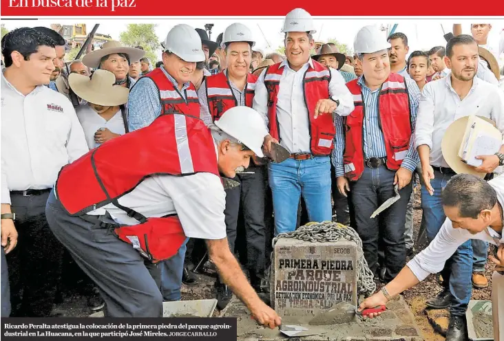  ?? JORGE CARBALLO ?? Ricardo Peralta atestigua la colocación de la primera piedra del parque agroindust­rial en La Huacana, en la que participó José Mireles.