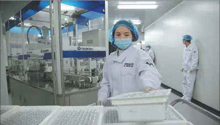  ?? PROVIDED TO CHINA DAILY ?? A worker prepares containers for COVID-19 vaccine doses at a plant of the China National Biotec Group in Beijing on Jan 15.