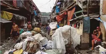  ??  ?? KEADAAN penempatan setinggan yang dibina di kawasan pembuangan sampah di Tondo, Manila. - Save The Children