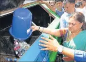  ?? HT PHOTO ?? CM Vasundhara Raje launches the waste segregatio­n campaign at her residence in Jaipur on Monday.