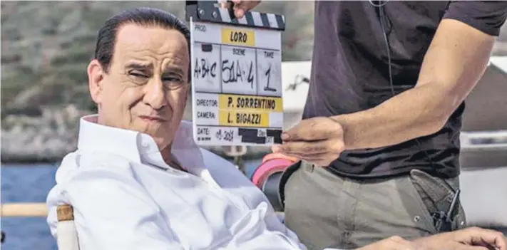  ??  ?? Toni Servillo (La gran belleza) encarna a Silvio Berlusconi en Loro, de Paolo Sorrentino.