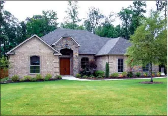  ?? LINDA GARNER-BUNCH/Arkansas Democrat-Gazette ?? This home, located at 253 Lake Valley Drive in Maumelle, has about 3,257 square feet and is listed for $395,000 with Lynda Bowers of Lynda Bowers and Associates. Today’s open house is from 2 to 4 p.m. For more informatio­n, call Bowers at 501-680-4348.