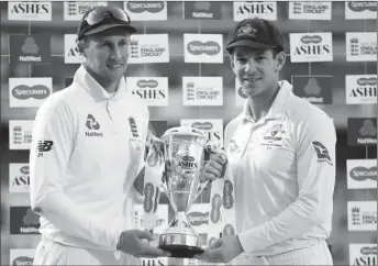  ??  ?? SPOILS SHARED! England’s Joe Root and Australia’s Tim Paine pose for a photo with the Ashes trophy after drawing the series