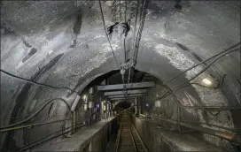  ?? POOL PHOTO — VICTOR J. BLUE — THE NEW YORK TIMES VIA AP ?? Damage to the Hudson River rail tunnel in New York is visible in this 2018 photo. The news that Amtrak is working with federal officials to do extensive repairs to its Hudson River rail tunnel while a plan to build a new tunnel languishes raises the specter of more delays for already beleaguere­d commuters.