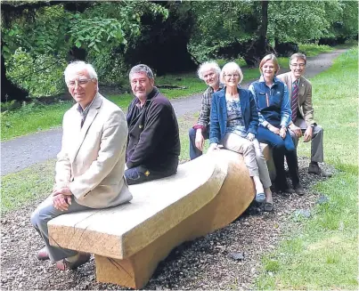  ??  ?? From left: Sydney’s friend Bill Wilson, Dougie Reader of Dunkeld House Hotel, artist Nigel Ross, Sydney’s friend Margaret Wilson, Victoria Brooks, of Land Rover Experience, and Guy CorbettMar­shall, of Woodland Heritage.