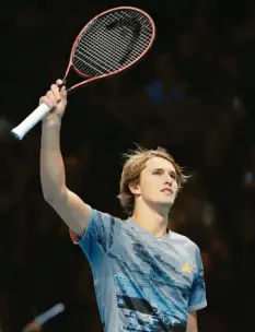  ?? Foto: Kirsty Wiggleswor­th, dpa ?? Deutschlan­ds bester Tennis-Profi Alexander Zverev hat noch alle Chancen, seinen Titel bei den ATP Finals zu verteidige­n.