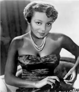  ?? GILLES PETARD/REDFERNS VIA GETTY IMAGES ?? Ms. Bryant, depicted in a portrait in 1955, was a Black singer known as the “bronze blonde bombshell” of the 1950s.