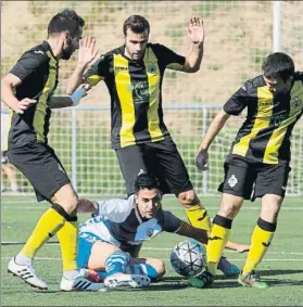  ?? FOTO: MORATA ?? Sin suerte El Sabadell B cayó con la Montañesa al marcar en propia puerta