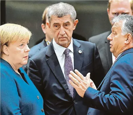 ?? FOTO REUTERS ?? Neuspěli. Český premiér Andrej Babiš (uprostřed), německá kancléřka Angela Merkelová i maďarský premiér platí za zastánce rozšíření EU, výsledek summitu je proto zklamal. „Myslím si, že žádný stát neuděl tolik co Severní Makedonie, aby měla možnost začít přístupové rozhovory. Ale bohužel jsme nyní nedosáhli konsenzu. Nechápu to a je to velice špatně,“řekl včera Babiš v Bruselu.