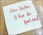  ??  ?? El ‘post-it’. El director de Ford Model escribió la dirección de la marca: “Corred, hay un casting”