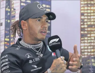  ??  ?? Lewis Hamilton fue rotundo en su crítica hacia la Fórmula 1 en la rueda de prensa oficial de Melbourne.