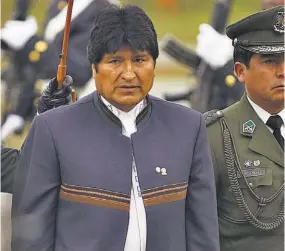  ??  ?? Operación. El presidente de Bolivia, Evo Morales, ha viajado a Cuba dos veces en 30 días, por lo que varios sectores criticaron el exceso de gastos.