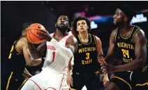  ?? JUSTIN REX/ASSOCIATED PRESS ?? Morris Udeze, right, defends Houston’s Jamal Shead (1) during a game Jan. 8 in Houston. Udeze on Sunday announced he has committed to play next season for the UNM Lobos.