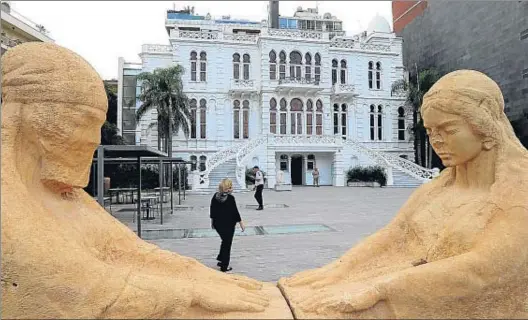  ?? JOSEPH EID / AFP ?? No només guerra. La remodelaci­ó del museu privat Sursok i la inauguraci­ó de la Fundació Aishti mostren
l’altra cara del Líban