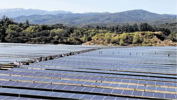  ?? Getty Images file photo ?? Batteries are on the cusp of transformi­ng the Texas power grid by making intermitte­nt power sources such as wind and solar into a supply as dependable as natural gas.