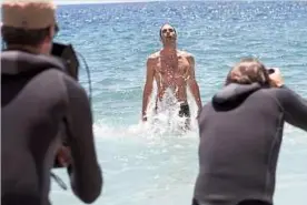  ??  ?? Spanish model Jon Kortajaren­a was photograph­ed at the beach in Capri for bulgari’s aqua amara campaign.