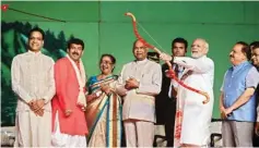  ?? PIC/NAVEENN SHARMA ?? Prime Minister Narendra Modi fires the arrow from a bow to symbolical­ly set on fire the effigy of evil king Ravana during Dussehra celebratio­ns at Red Fort ground in New Delhi on Friday. President Ram Nath Kovind is also seen in the picture