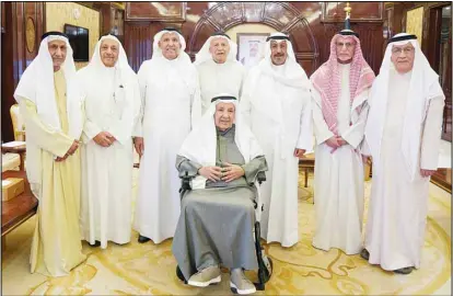  ?? PM Diwan photo ?? HH the Prime Minister Sheikh Dr. Mohammad Sabah Al-Salem Al-Sabah with the guests.