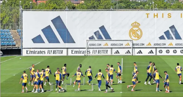  ?? ?? Los jugadores del Real Madrid, durante su último entrenamie­nto en Valdebebas antes del partido en La Cerámica.