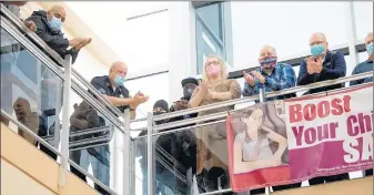  ?? KYLE TELECHAN/POST-TRIBUNE PHOTOS ?? Visitors applaud from the balcony during an event to announce the city’s new police chief on Friday.