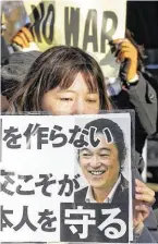  ?? BILD: SN/EPA/KIMIMASA MAYAMA ?? Japaner trauerten um den ermordeten Kenji Goto.