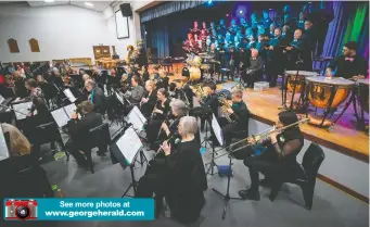  ?? Photo: Gustav Snyman Potpourri ?? See more photos at
Carpe Musicam! Orchestra and Choir entertaini­ng guests at their first House in George. concert at Glenwood