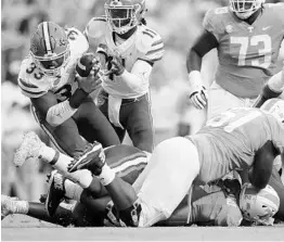  ?? DONALD PAGE/GETTY IMAGES ?? Making his first start of the season, UF LB David Reese (33) recovered a fumble and recorded a team-leading 11 tackles during Saturday’s victory against Tennessee.