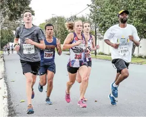  ?? Picture: SUPPLIED ?? STRONG RUNNERS: Two of the top contenders are Andrea Schwulst and Tara Schwulst, here competing in a previous Klose Race.