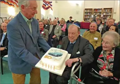  ?? PHOTO: BRIAN FIDLER ?? In the driving seat: Professor Raymond Dwek presents Rev Malcolm Weisman with a celebrator­y cake