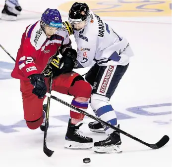  ?? Foto: ČTK ?? Nový tahoun reprezenta­ce? Dmitrij Jaškin (vlevo) v akci v přípravném duelu s Finskem.