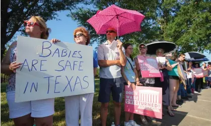  ?? ?? Anti-abortion demonstrat­ors in Houston, Texas on 24 June 2022. Photograph: Brett Coomer/AP