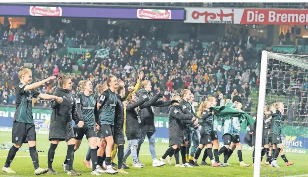  ?? FOTO: CARMEN JASPERSEN/DPA ?? Das Weserstadi­on war am 26. November bei der Partie zwischen Werder Bremen und dem SC Freiburg gut gefüllt.