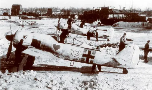  ?? ?? Focke-Wulf Fw 190A-4s (White12+ and White1+) of 1./JG54 “Greenheart­s” in the snow at Krasnogvar­dysk, Russia, in 1943. (Photo author’s collection)